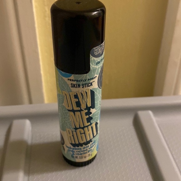 ❣️SALE~$10~Perfectly Posh~DEW ME RIGHT~hydrating skin stick~New and Sealed - Picture 4 of 5